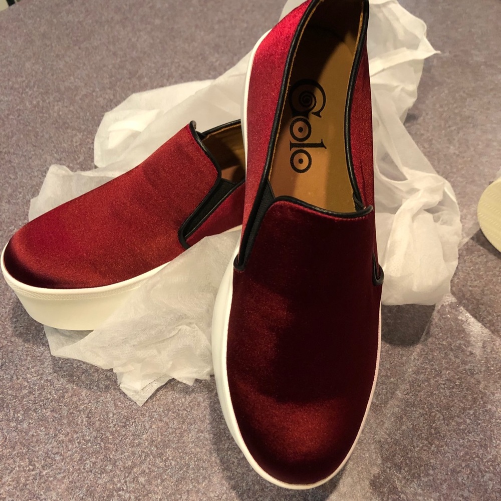 New without tags size 7 Golo slip on sneakers
